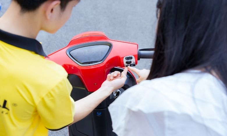 Bạn có thể tự khắc phục một số lỗi cơ bản trên xe điện