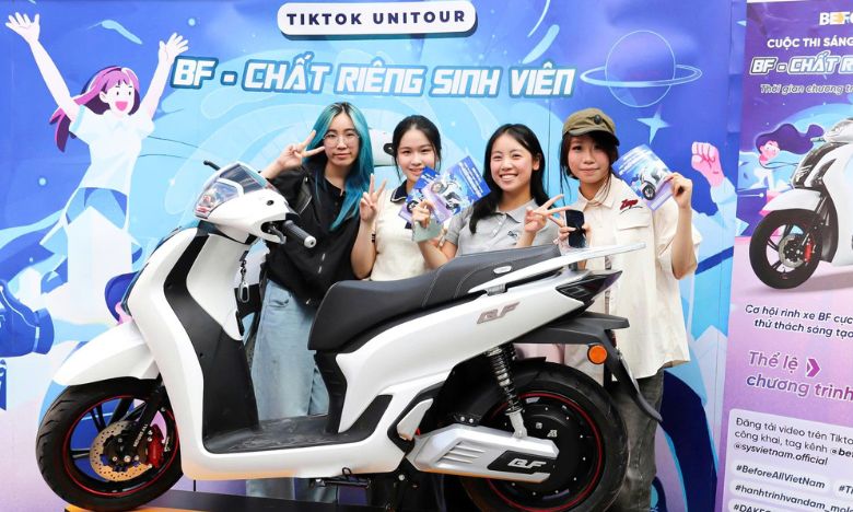 Sinh viên hào hứng tham gia Tiktok Unitour 2025